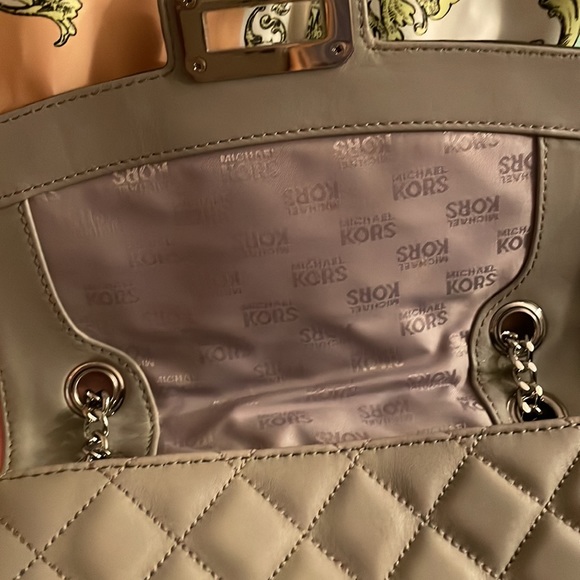Michael Kors Grey Quilted Soft Leather Sholder Bag.Pristine Condition.⚠️FIRM⚠️ - Picture 12 of 15